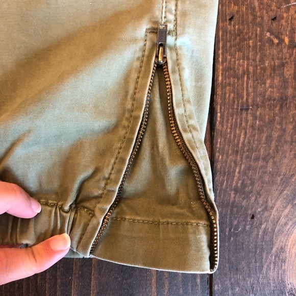 CAbi Olive Green Traveler Cargo Jogger Pants Utility Pockets Zippered Legs Sz 10 - Picture 9 of 13